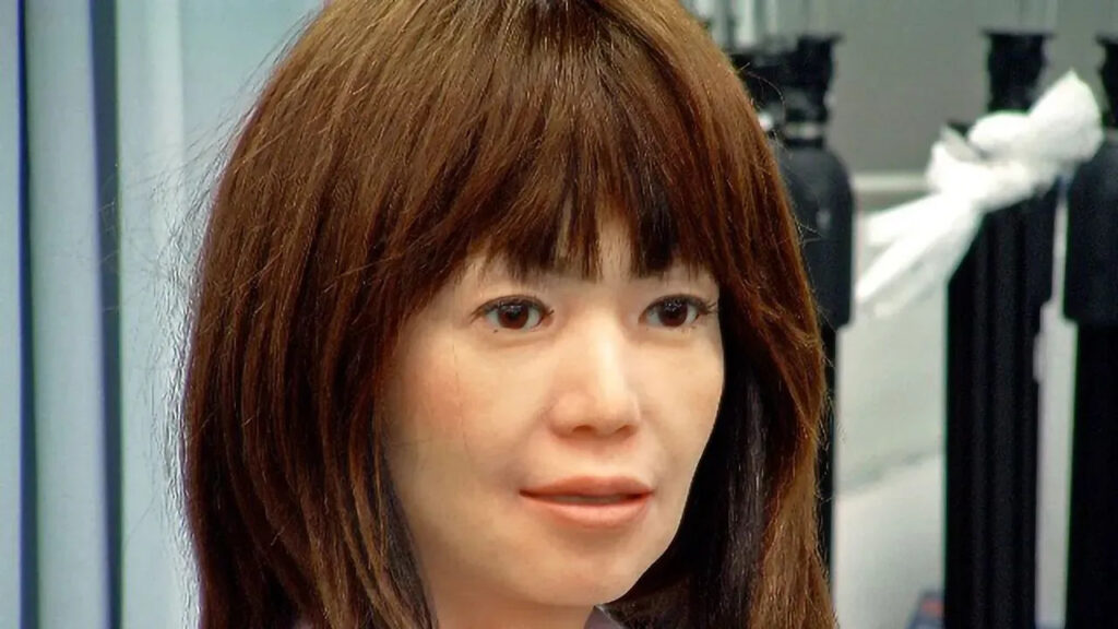 Uncanny Valley example: robot that ressembles a woman.